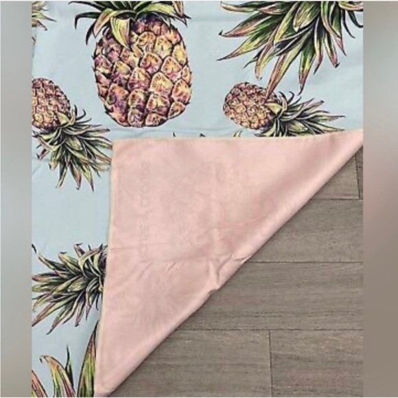 NWT House of Clouds Sand Free Microfiber beach towel Pineapple Design - Picture 4 of 6
